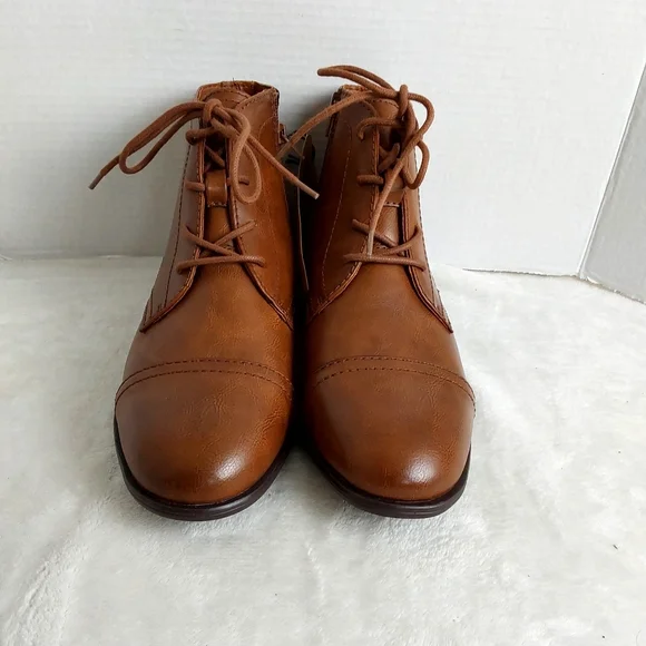 Frye and Co. Men's Mullen Flat Heel Chukka Lace-Up Boots